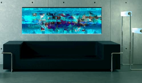 Niebieski obraz z abstrakcyjnymi kolorami wiszący w salonie